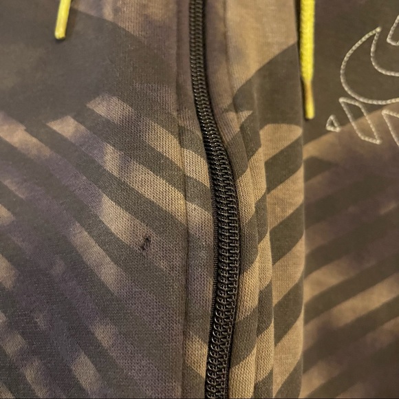 Nike Hoodie Medium Bleach Dye Upcycled Urban Renewal Spiral - Picture 13 of 13